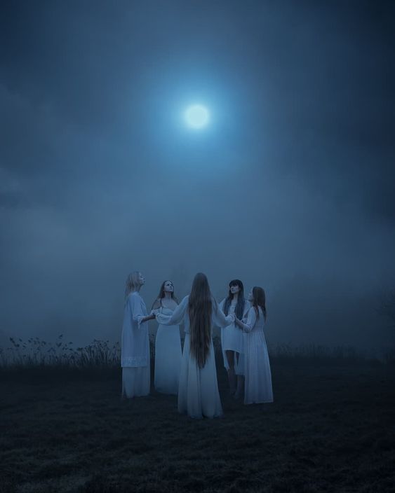 Les Esbats des Sorcières : Le Chant Lunaire des Enchanteresses